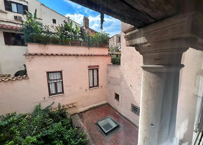 By The Pantheon In The Heart Of Historic Apartament *