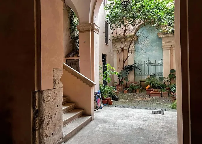 By The Pantheon In The Heart Of Historic * Rzym